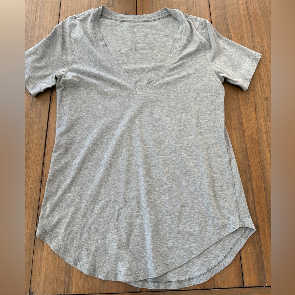 Lululemon V-Neck Short Sleeve Tee in Heather Gray